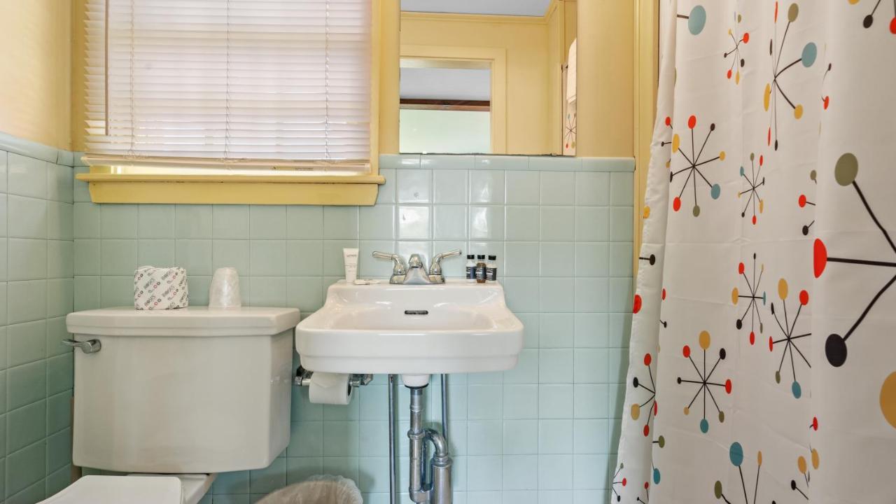 Mid-Town Motel Бутбей Харбър Екстериор снимка